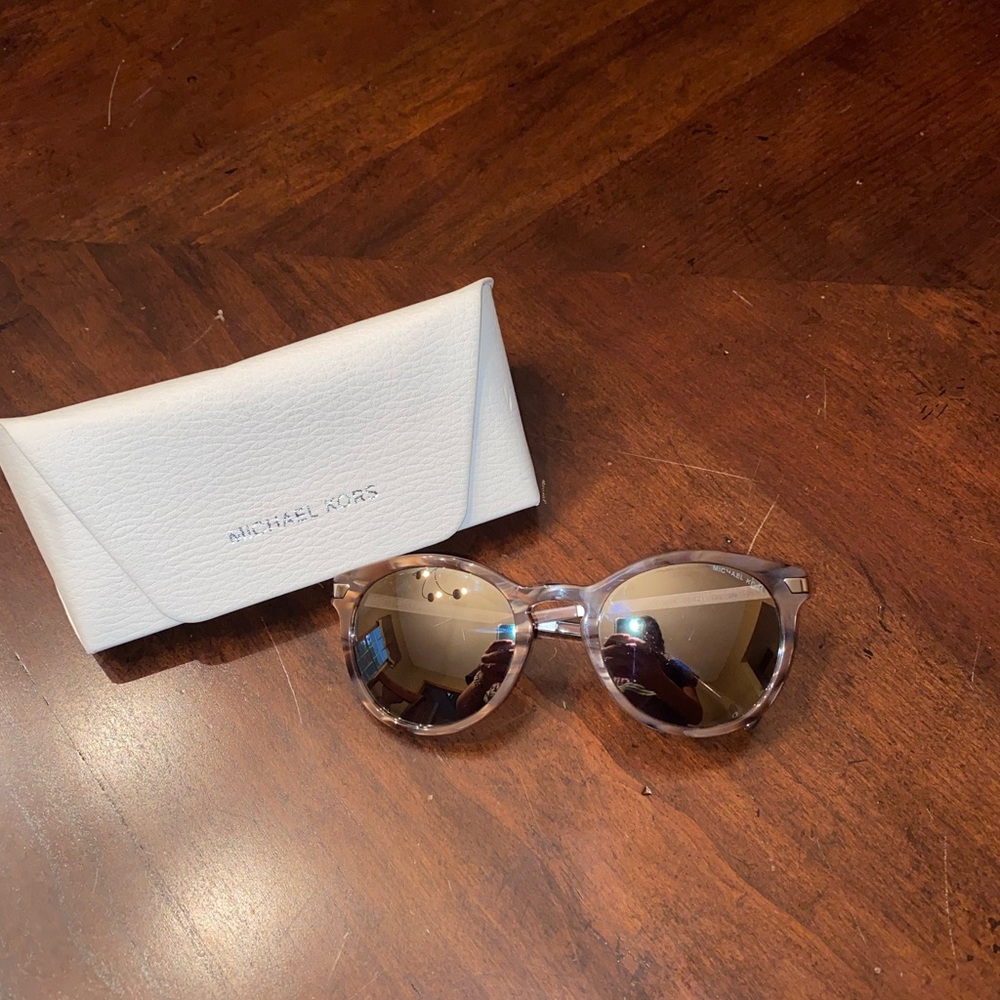 MK sunglasses includes case